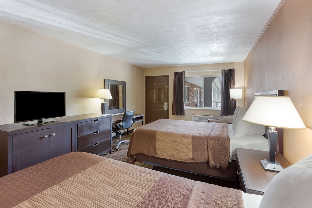 SureStay Hotel by Best Western Summersville 34/50