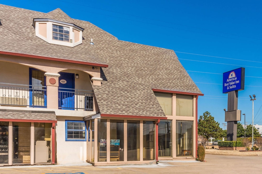 Econo Lodge Inn and Suites Oklahoma City image