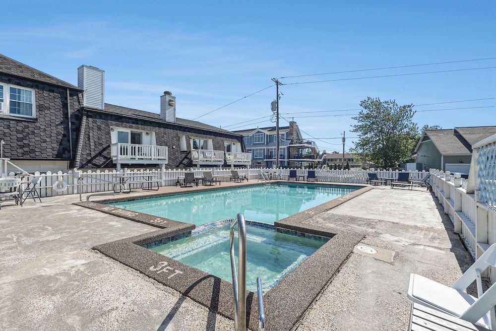 Snyder Apos S Shoreline Inn 64/73
