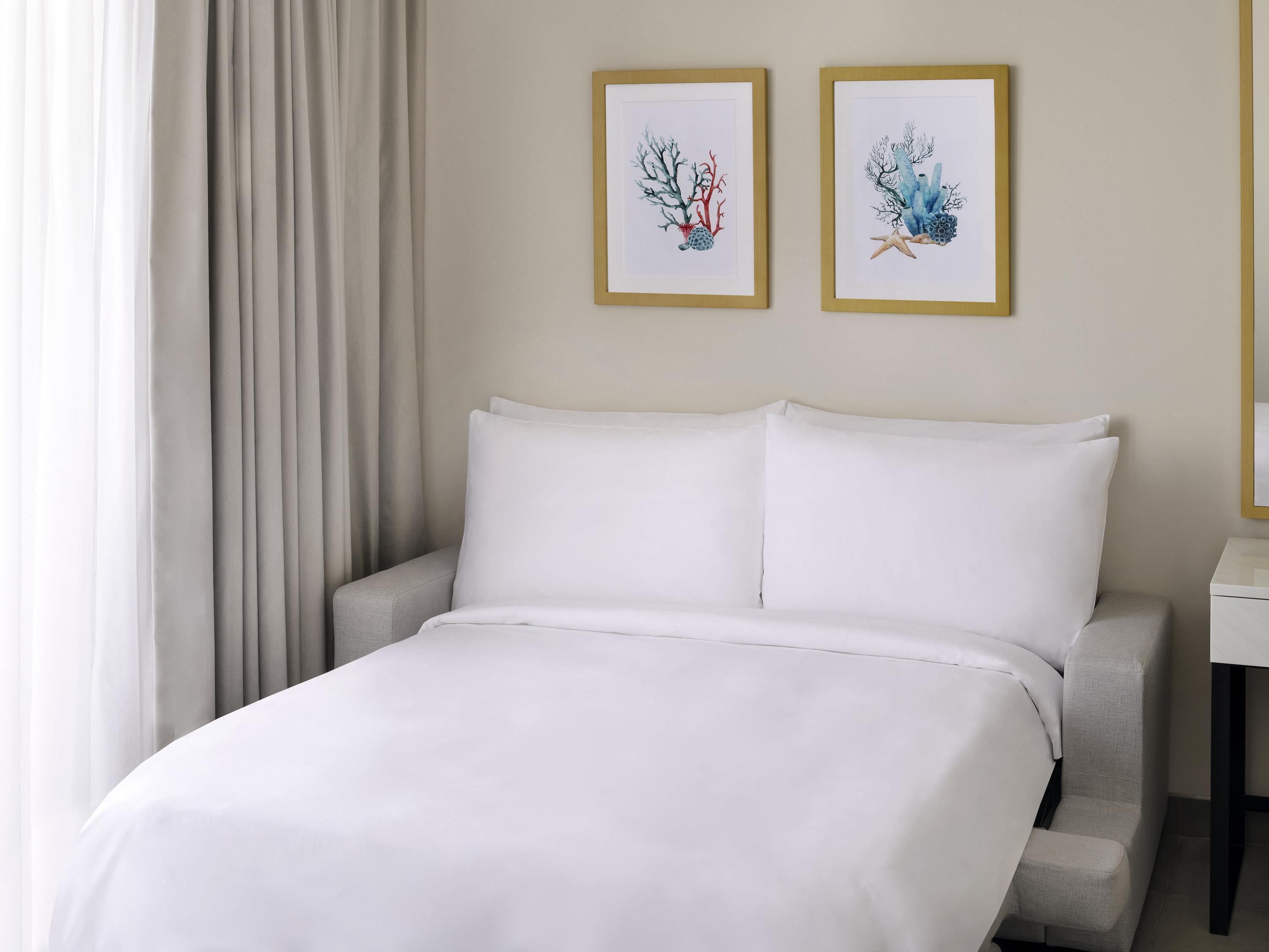 غرفة ديلوكس بسرير كينج، Movenpick Resort Al Marjan Island 6/8