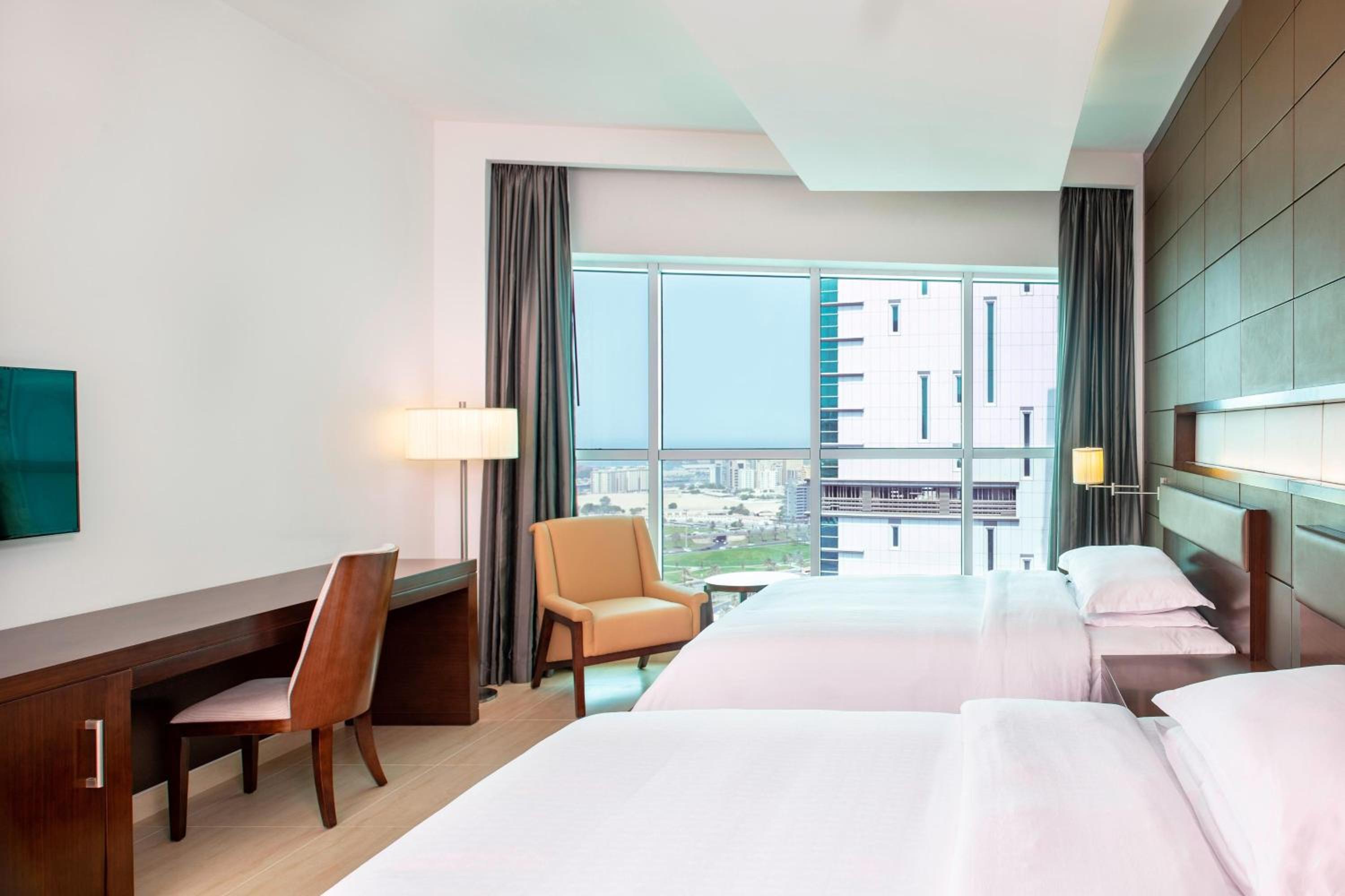 Guest Room, Executive, 2 Queen Beds, Skyline View