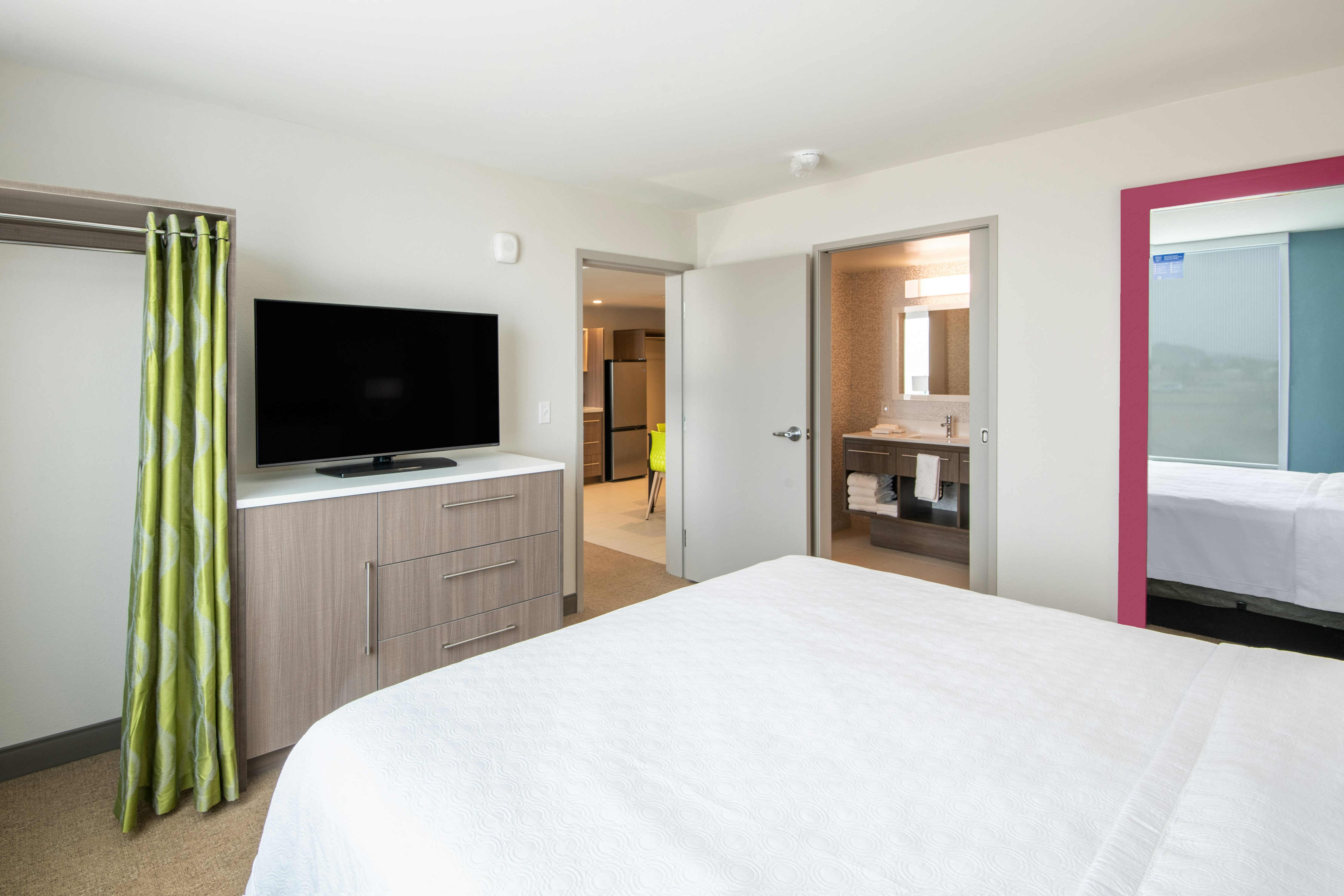 1 BEDROOM, SUITE, KING BED