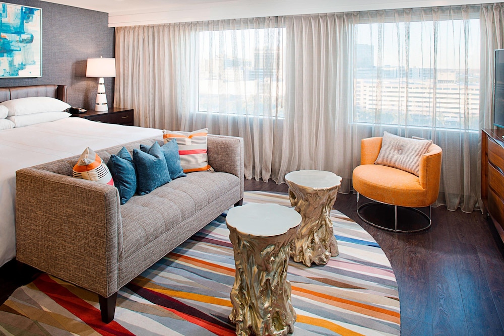 Marriott Suites Dallas Market Center 32/62