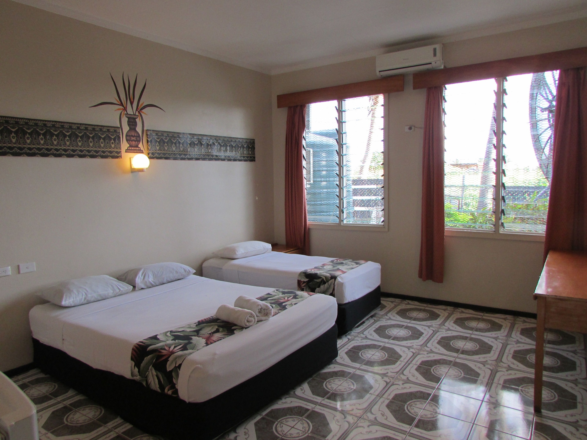 Suite, Queen Bed, Pool Side