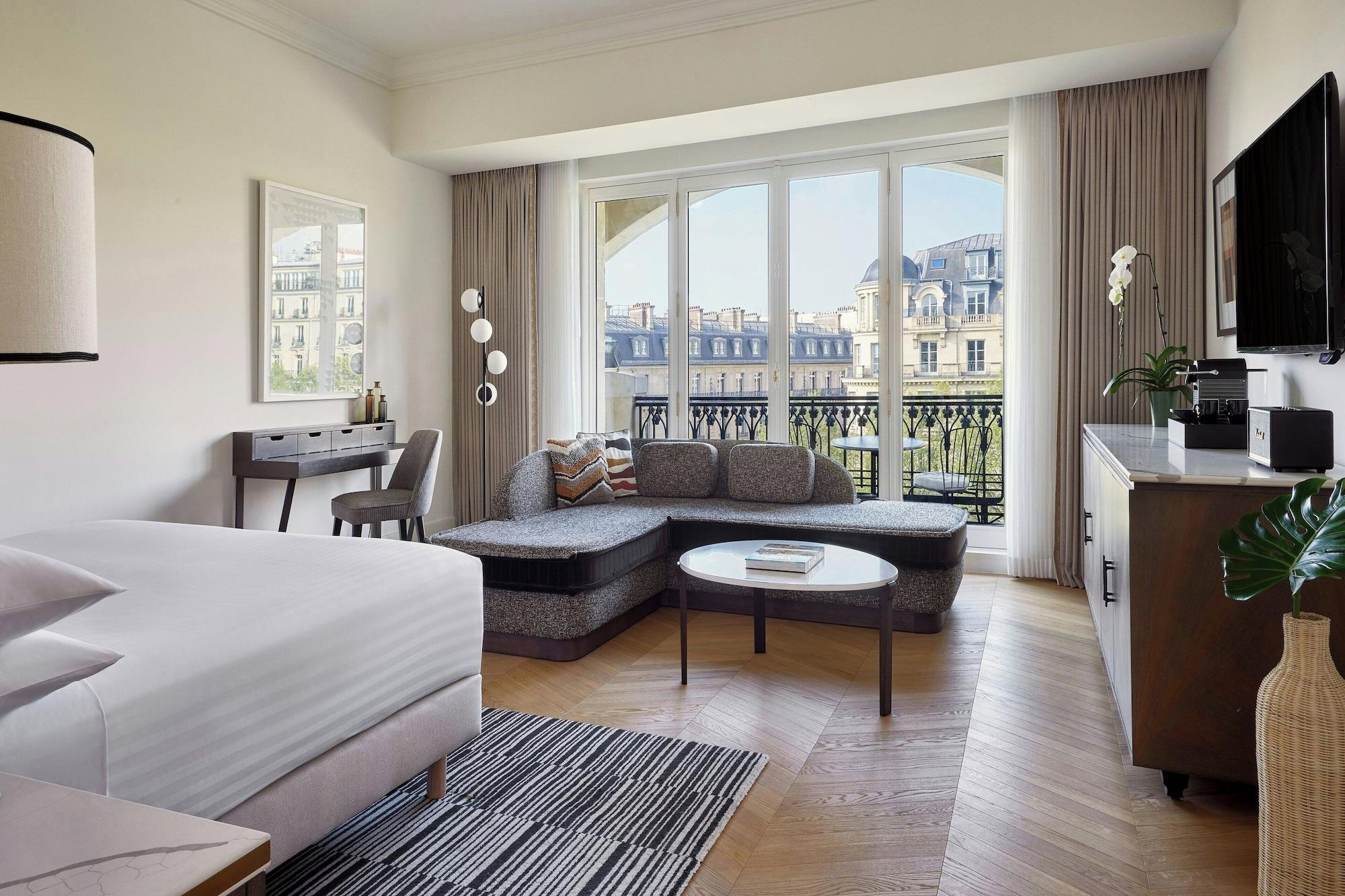 Suite, Champs Elysées View