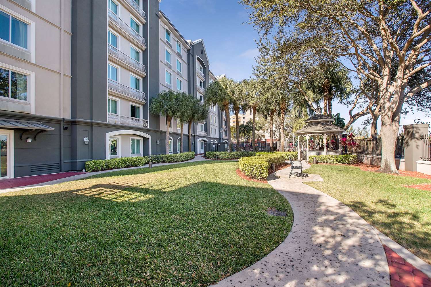 La Quinta Inn & Suites by Wyndham Ft. Lauderdale Airport 32/42