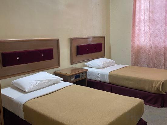 Standard, Twin Beds, No Window