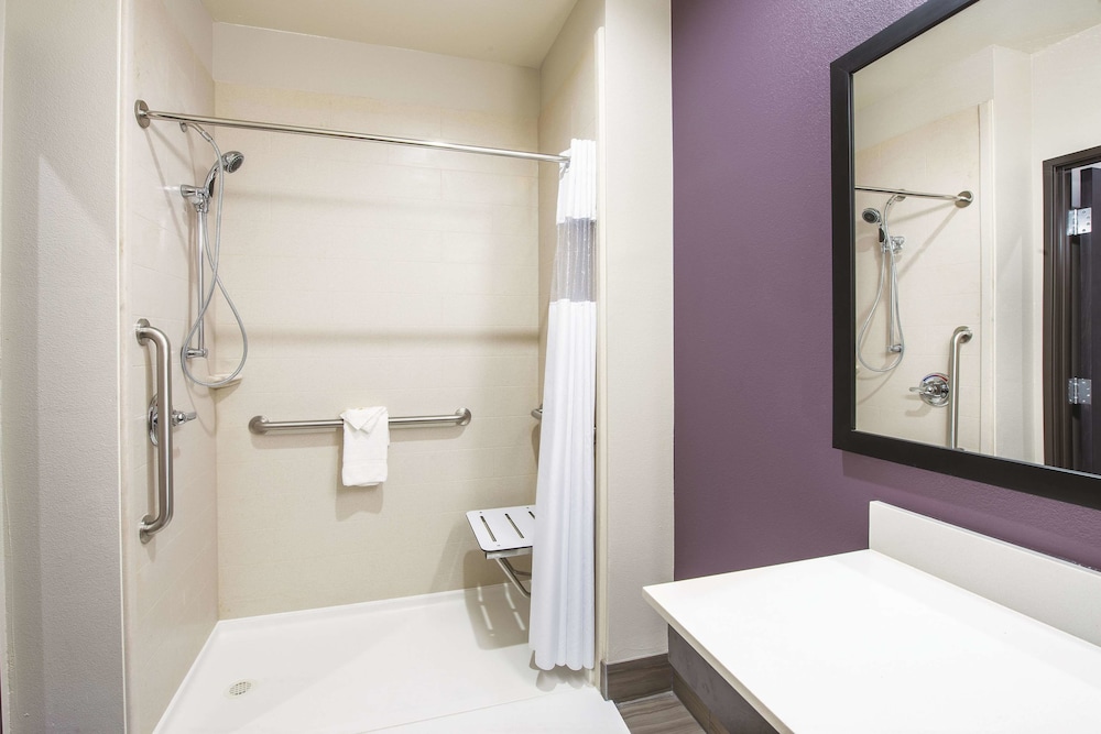La Quinta Inn & Suites by Wyndham Enid 12/42