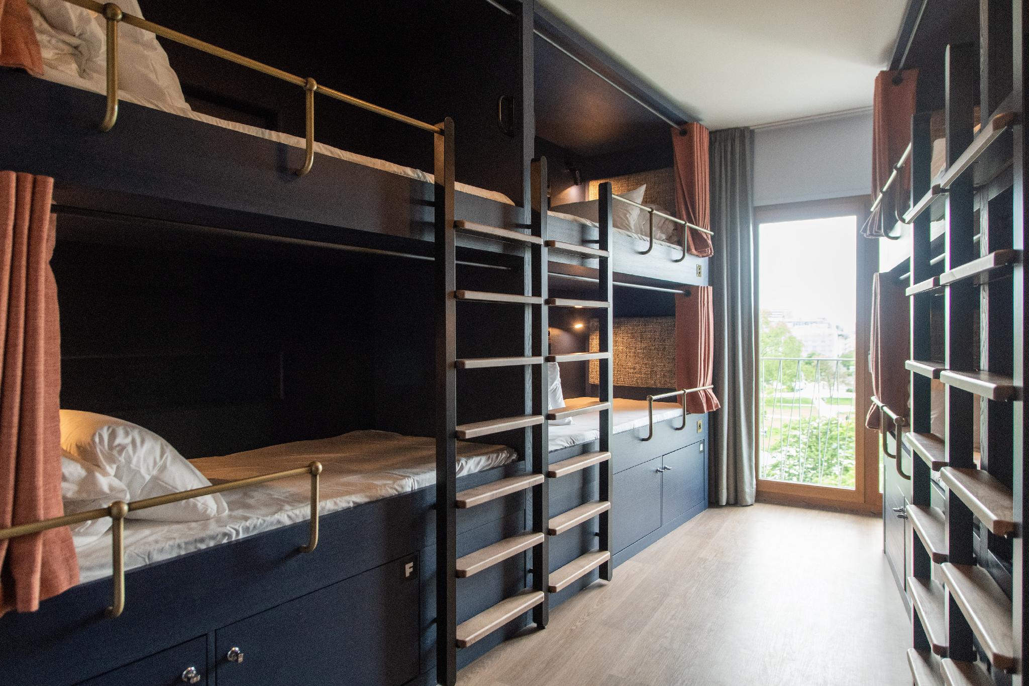 Private, Mixed Dorm, 6 Beds