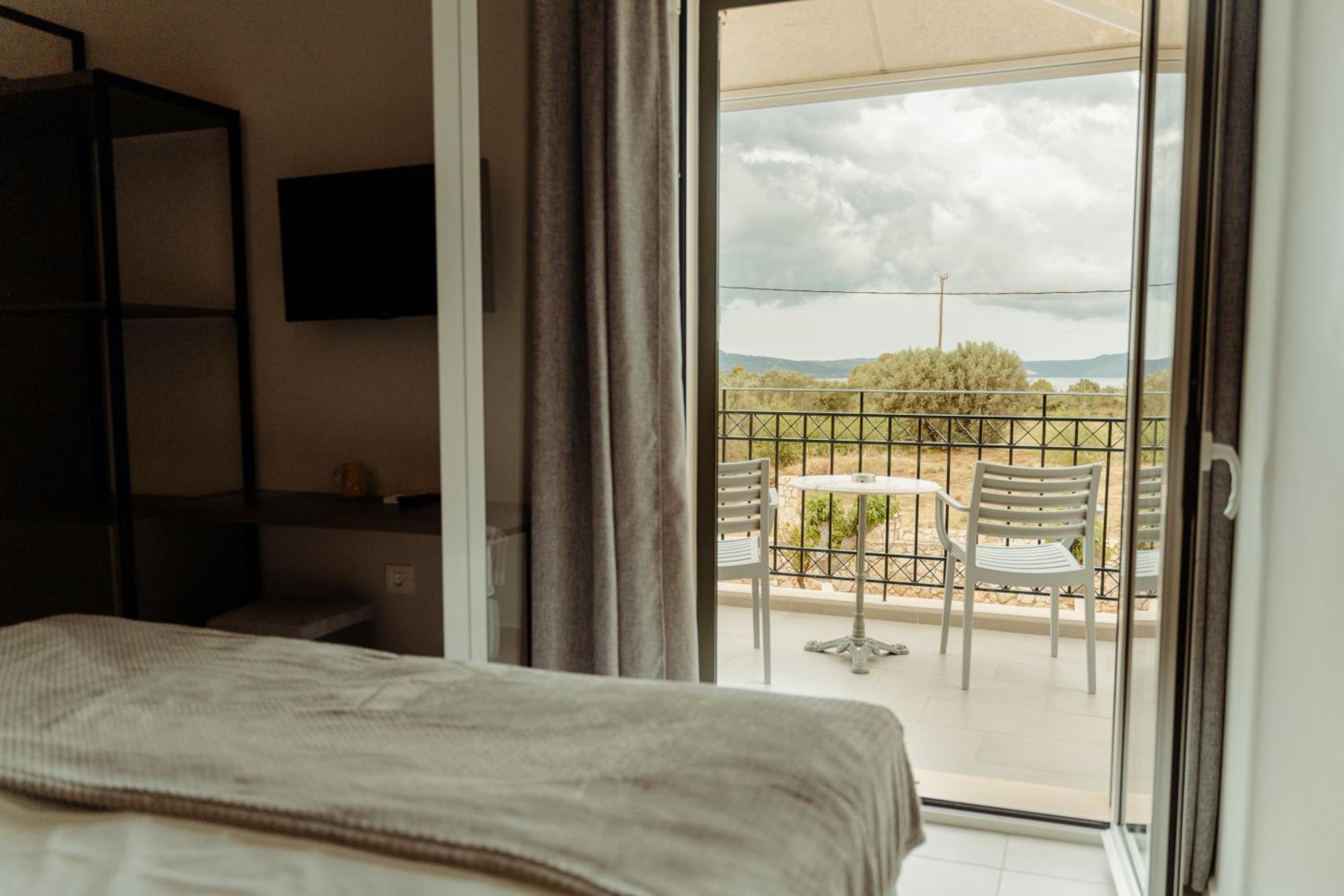 Deluxe, Double Bed, Side Sea View، Limanaki Hotel 5/10