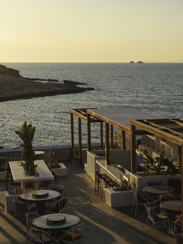 Andronis Minois - Small Luxury Hotels of the World 60/64