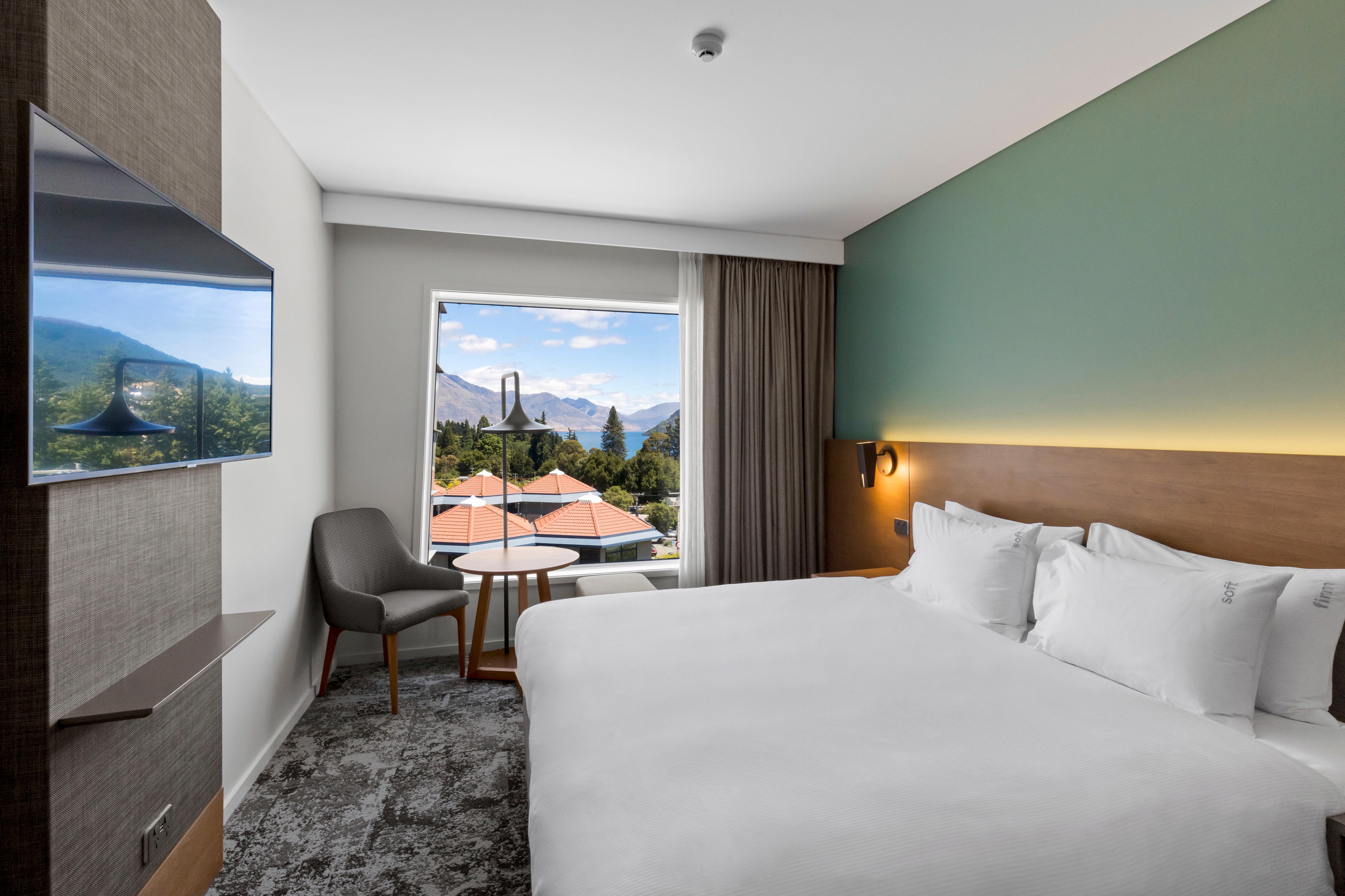 STANDARD, KING BED, MOUNTAIN VIEW