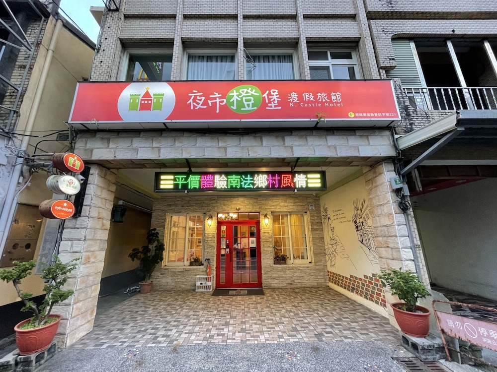 N. Castle Hotel 2/41