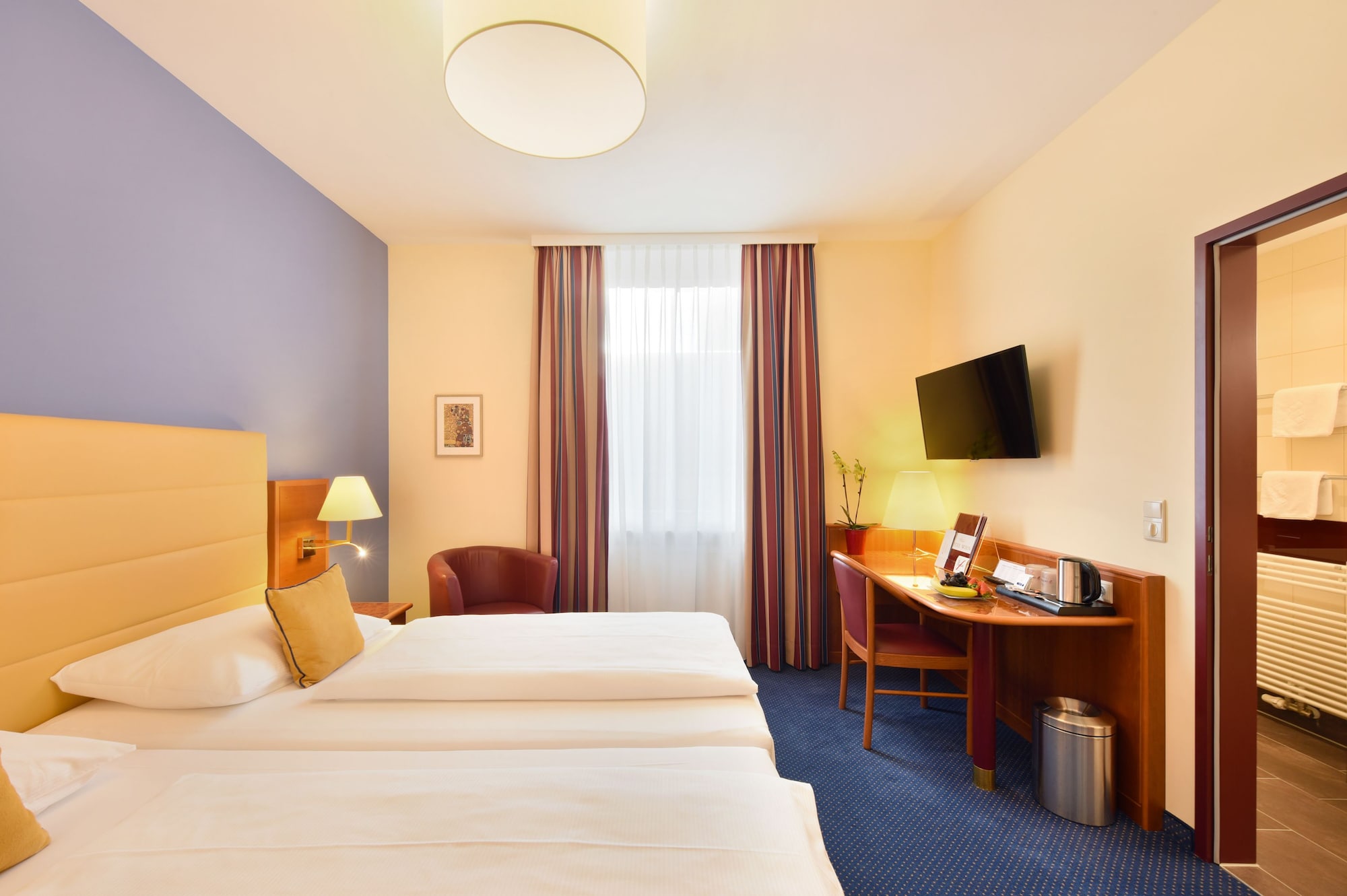 غرفة كومفورت بسرير مزدوج بإطلالة على الفناء، Austria Classic Hotel Wien 2/10