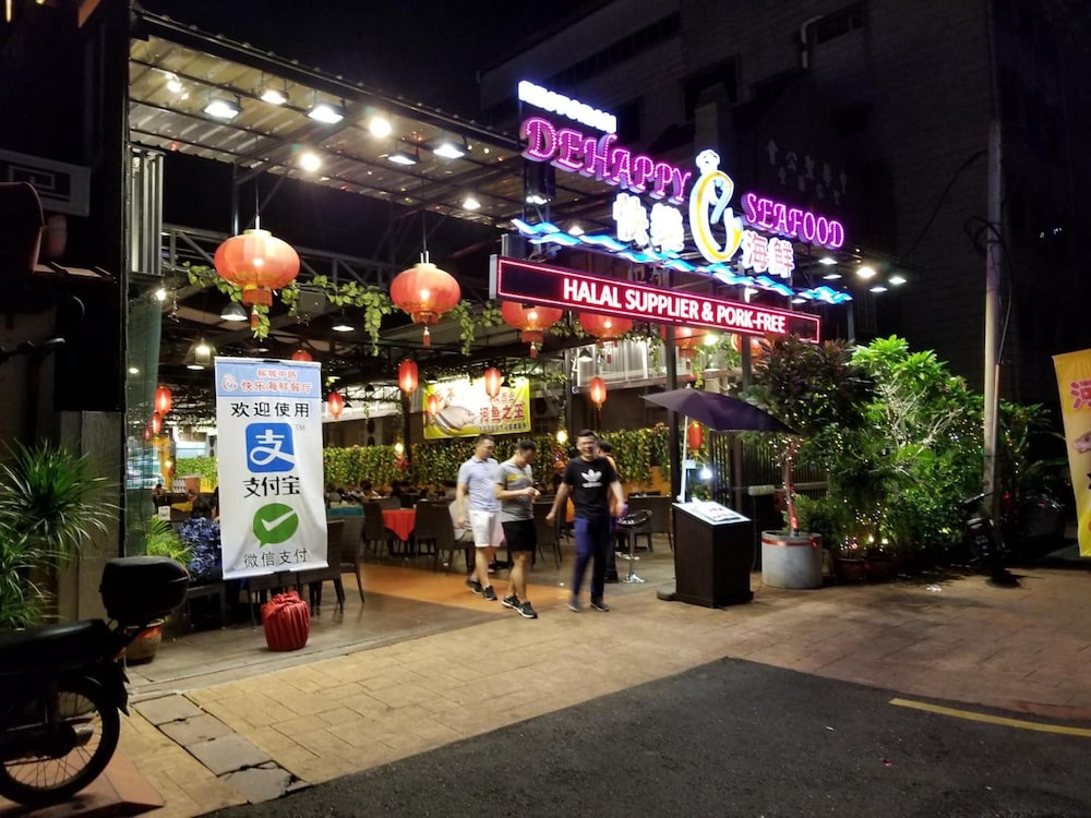 YAN Hotel 8/50