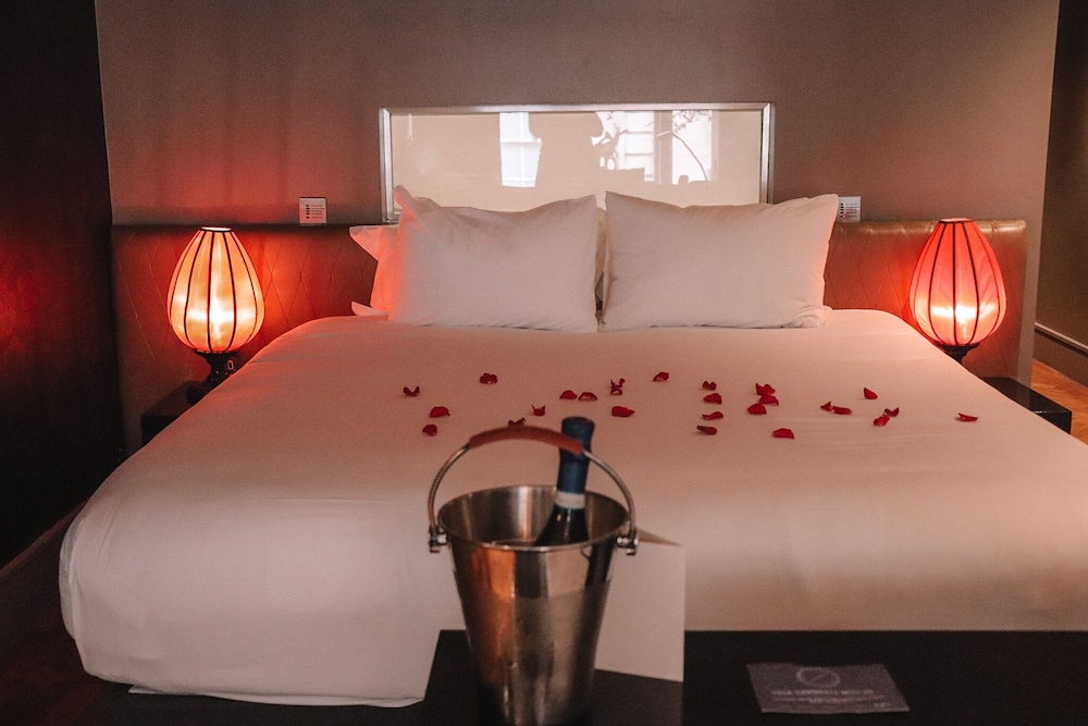 Le Monde Hotel 25/50