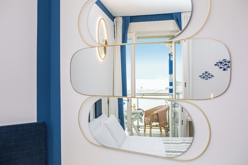 Karinzia Hotel 37/76