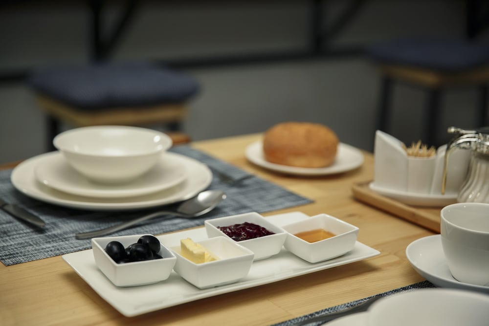 Tea For Two Hotel 30/40
