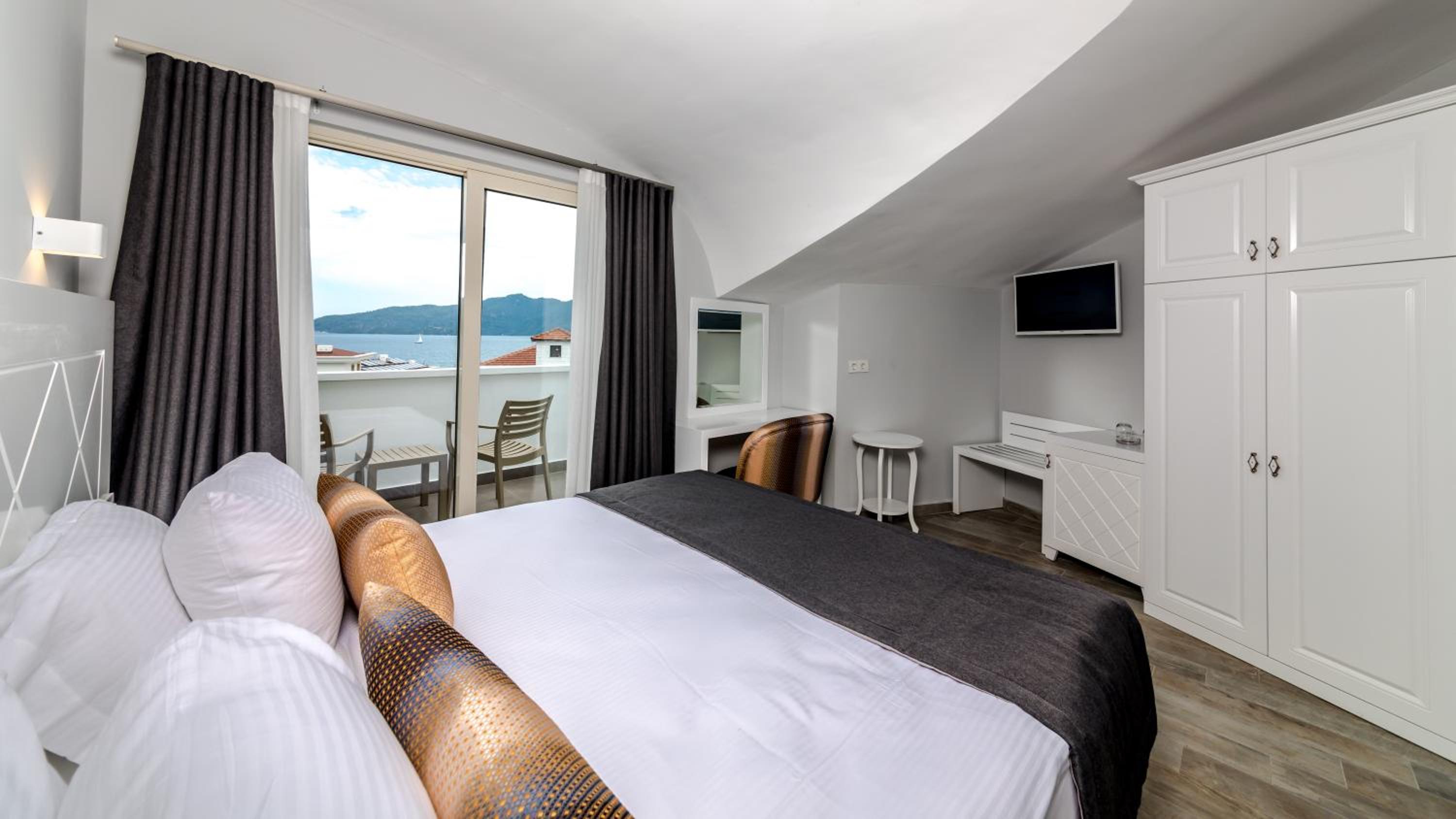 Standard, Double or Twin Bed