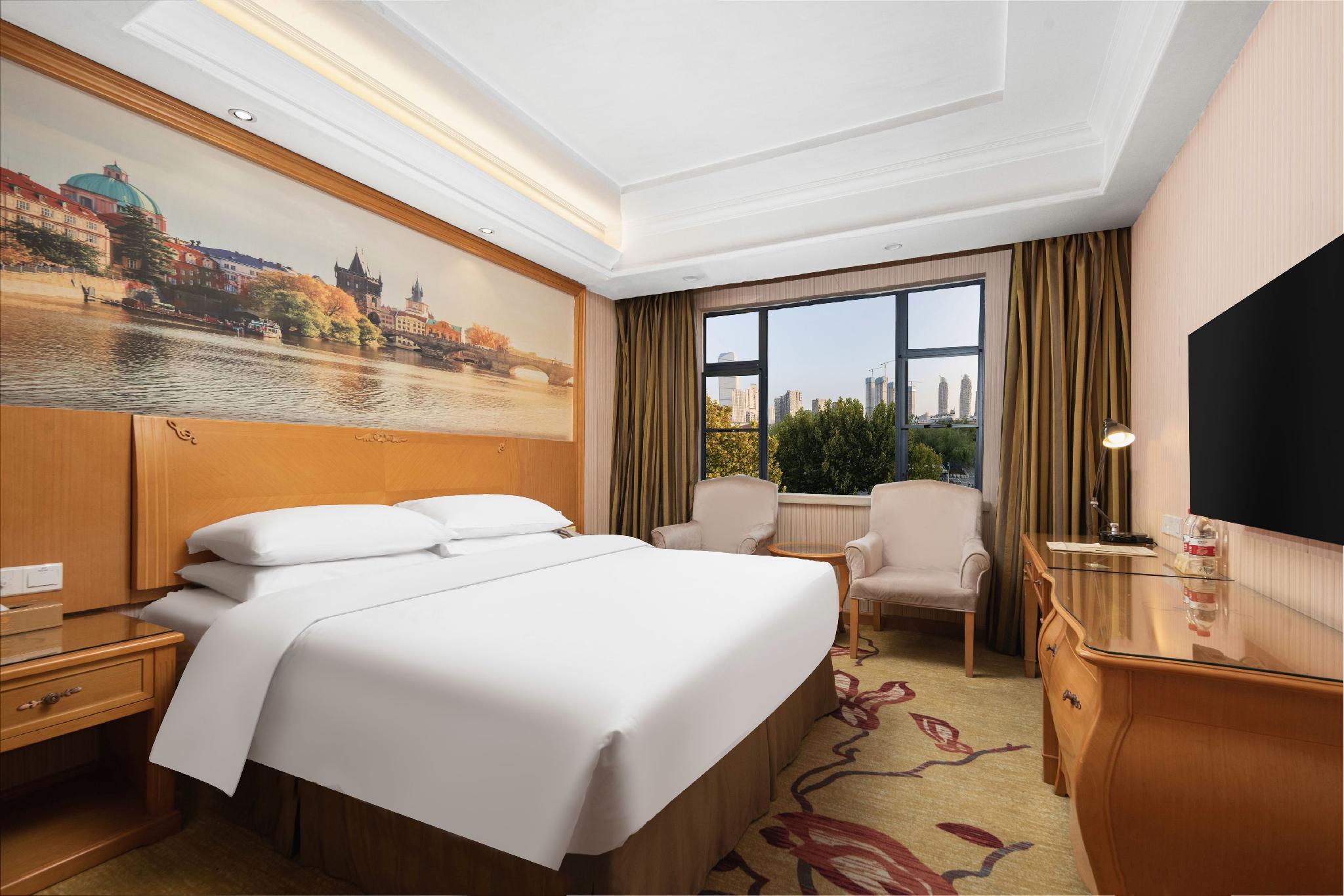 Vienna Hotel (Wuhan Lingjiaohu Wanda Metro Station) 35/54