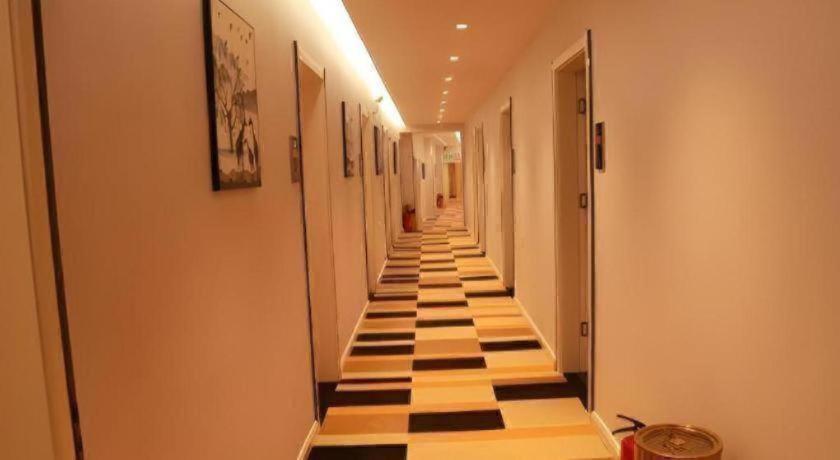Shell Hebi Qi County Qi River Road Hotel 34/44