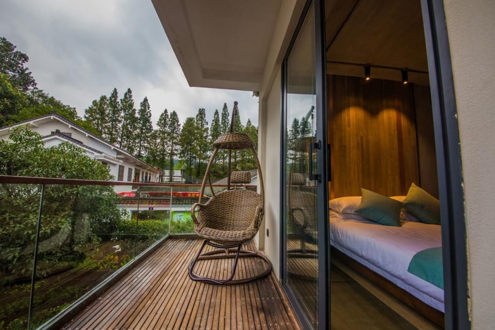 Xihu Memories Tree Hotel 33/50