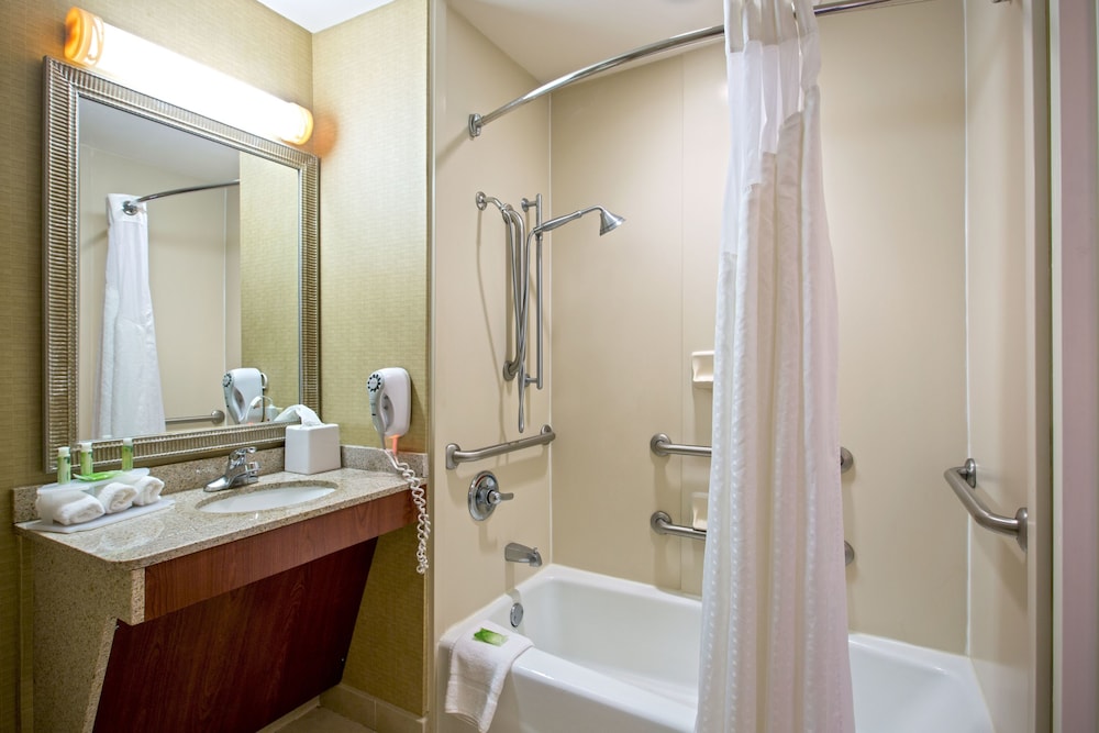 Holiday Inn Express Hotel and Suites Jackson - Flowood 17/71