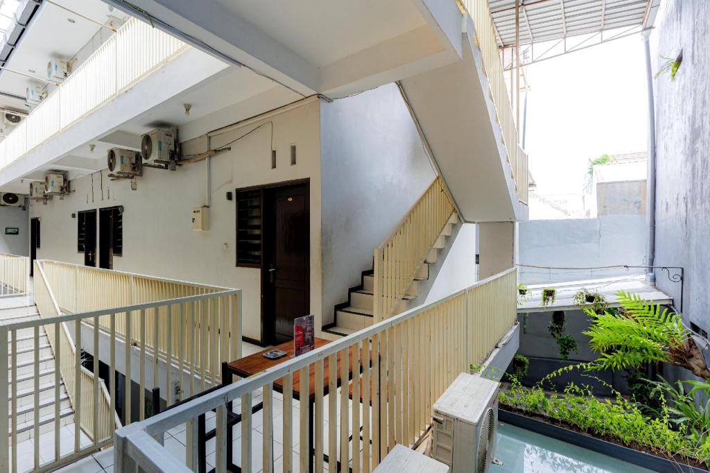RedDoorz Plus near Malang Town Square 3/50