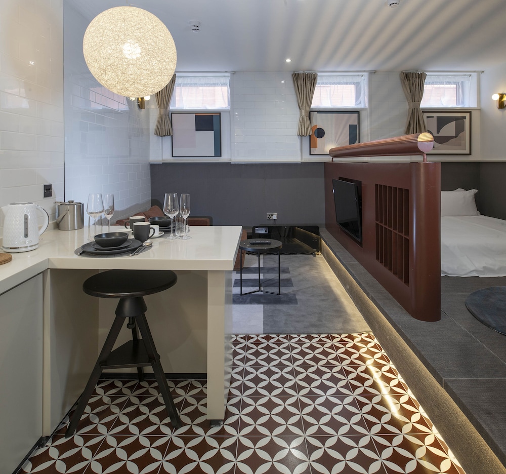 Trueman Court Luxury Serviced Apartments 46/55