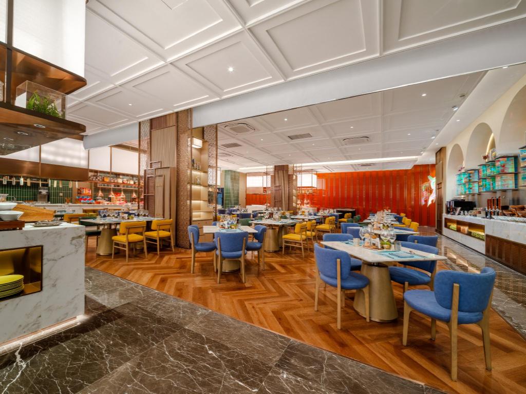 Grand Mercure Wuxi Huishan 55/76