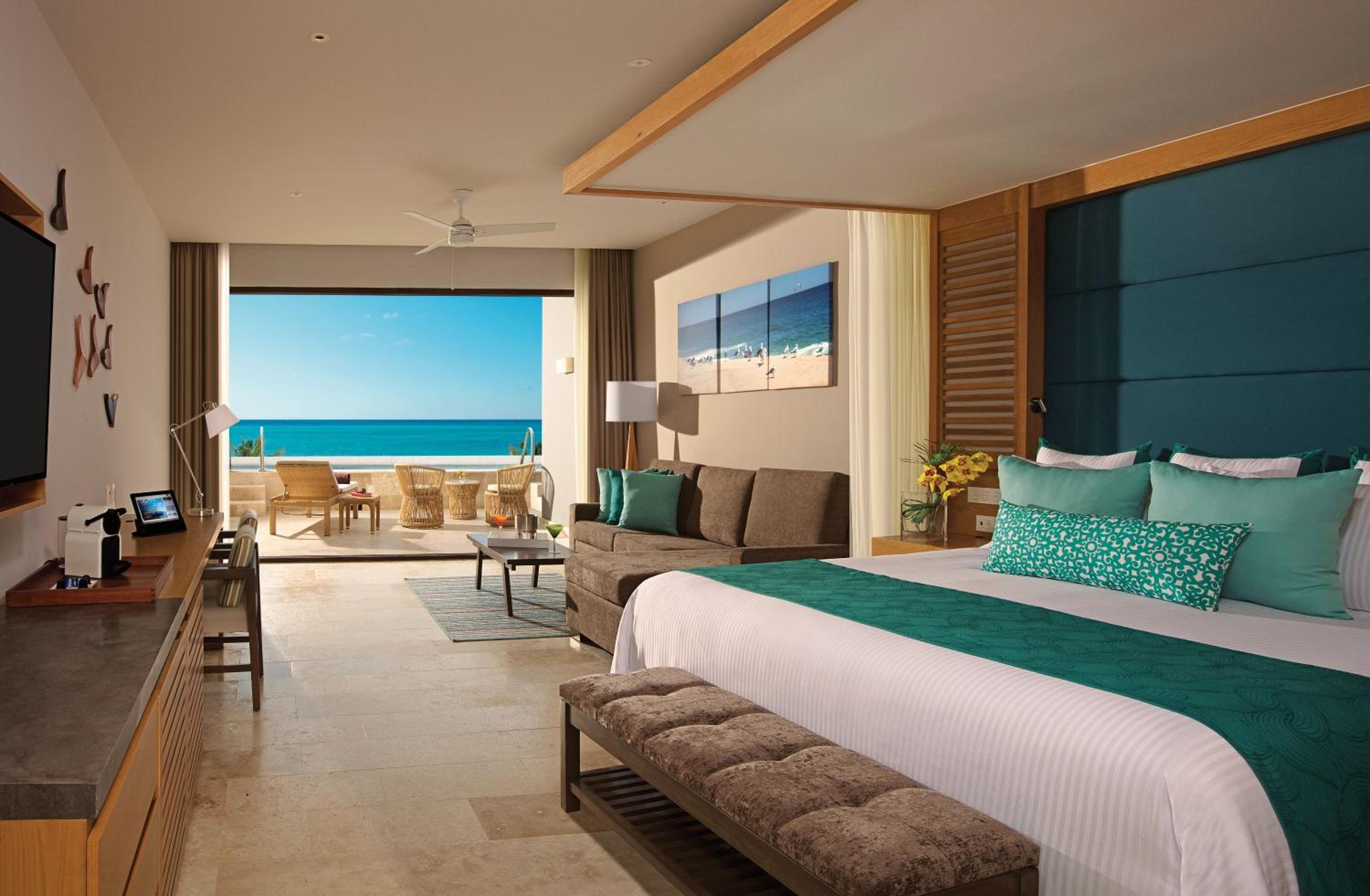 Preferred Club, Junior Suite, King Bed, Ocean Front, Adult Only, Private Pool