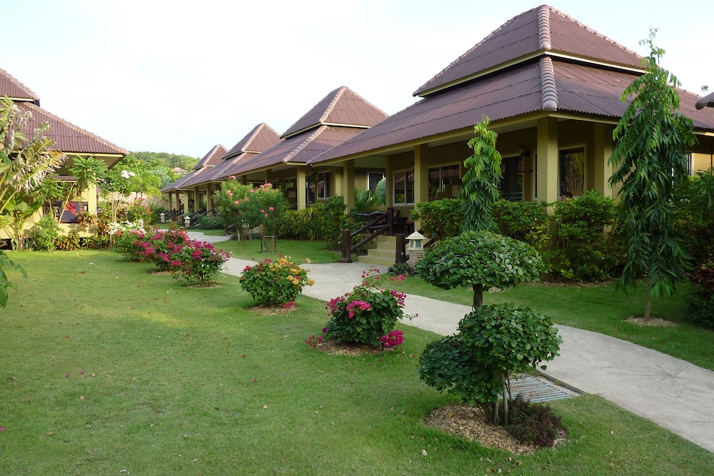 Lanta Castaway Beach Resort 45/50