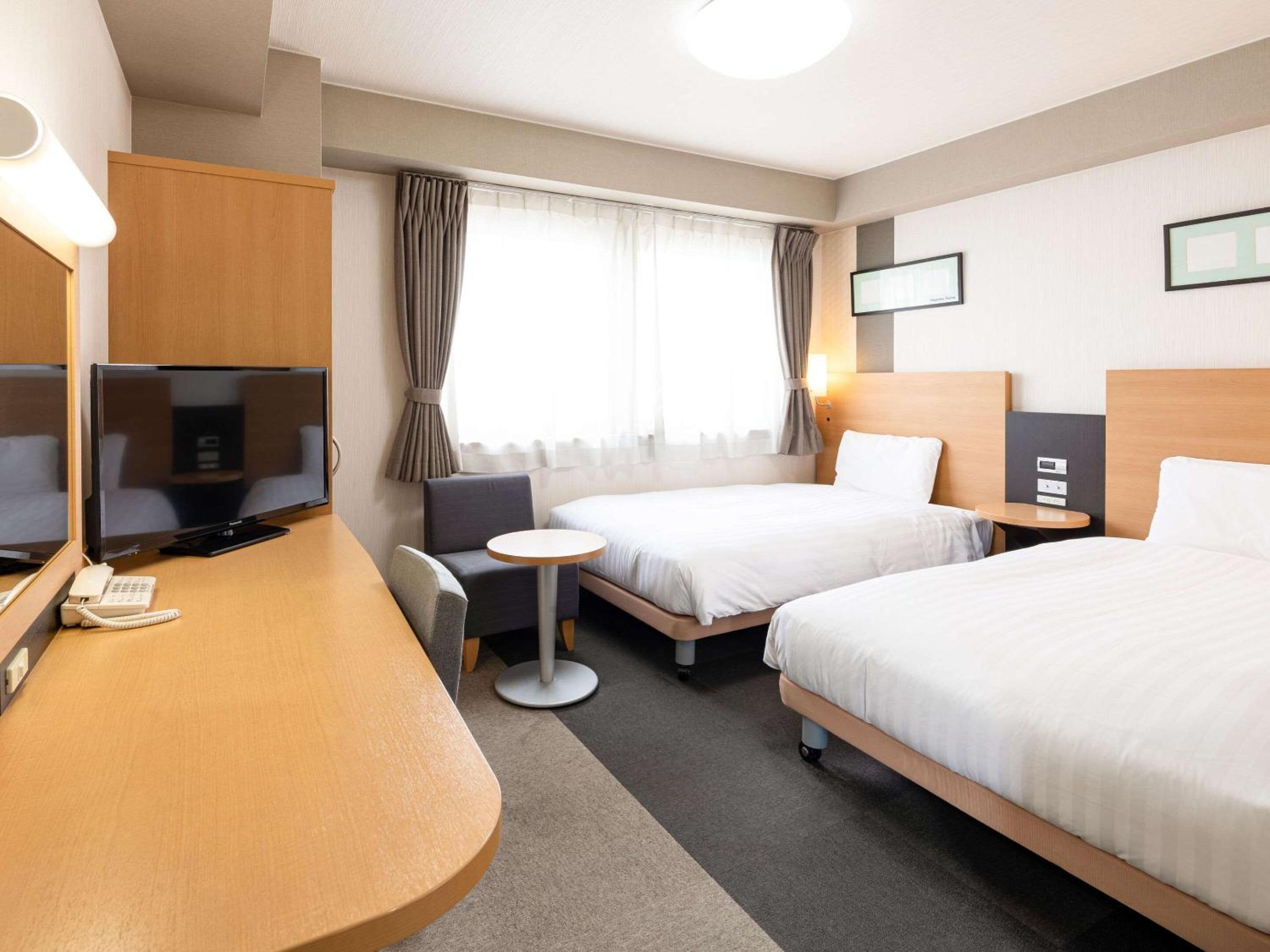 ROOM, TWIN BEDS