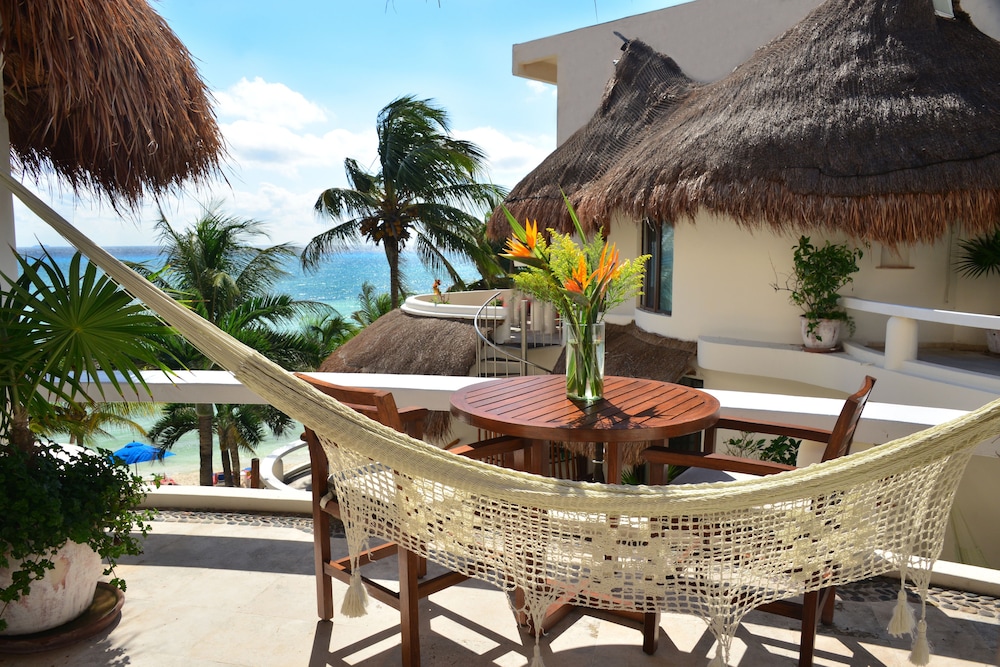 Playa Palms Hotel 65/69