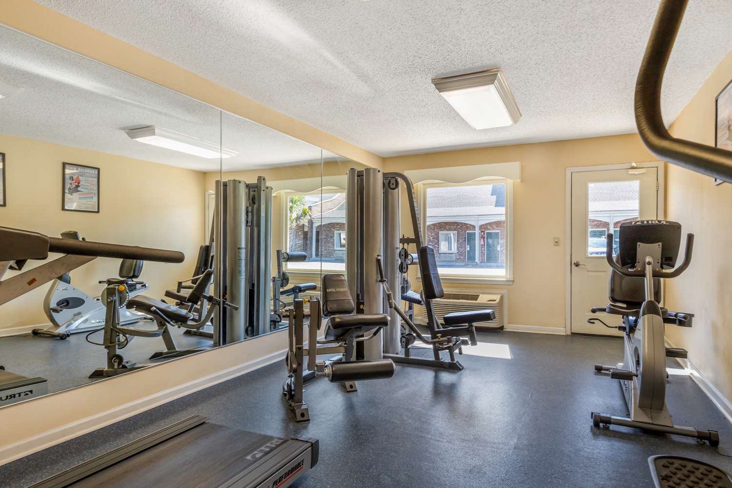 Best Western Plus Santee Inn 14/25