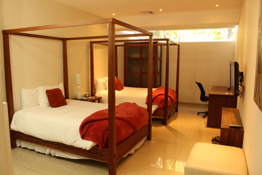 Contempo Hotel 16/49
