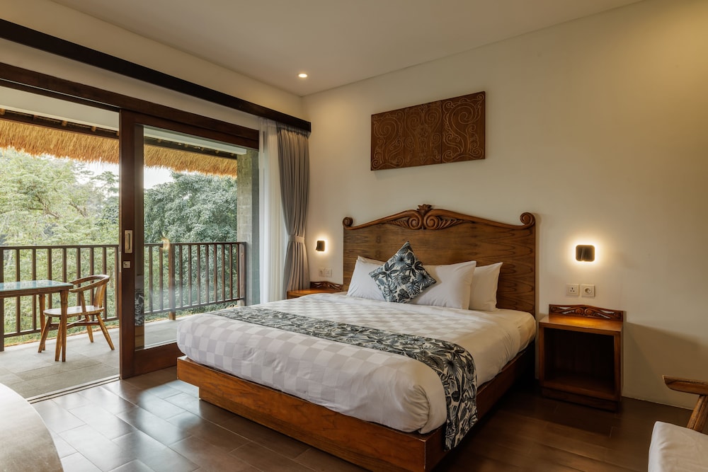 DELUXE, DOUBLE OR TWIN BED