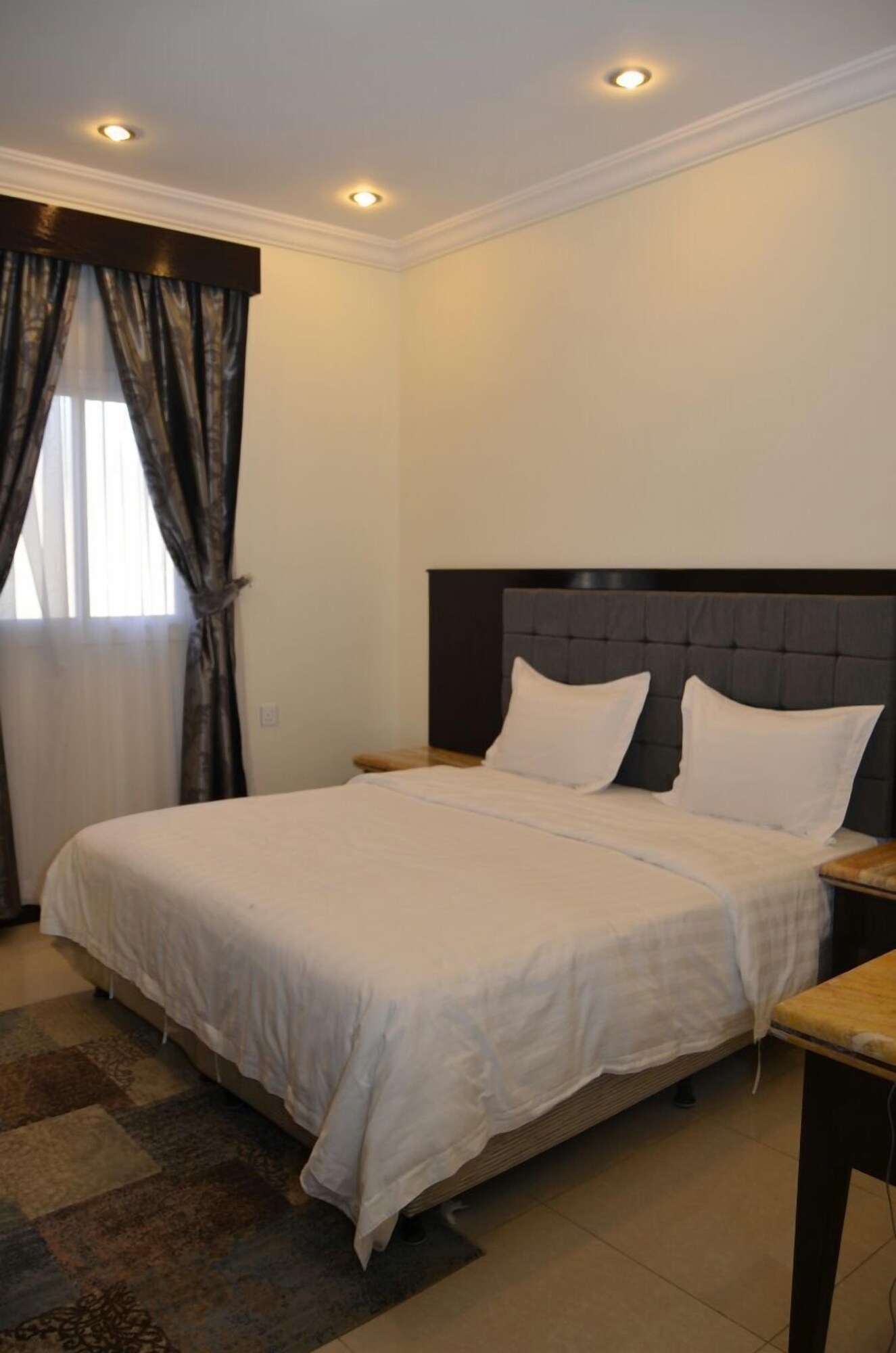 2 BEDROOMS, APARTMENT, DOUBLE AND TWIN BEDS
