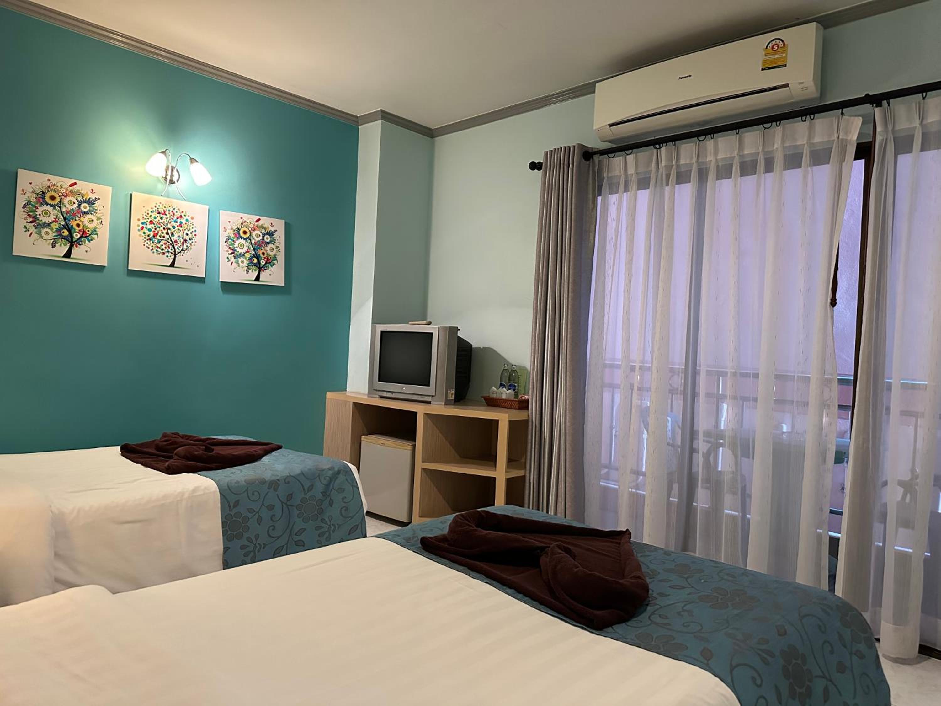 غرفة قياسية بسريرين منفصلين وسرير كينج وسرير فردي، Thipurai City Hotel 7/10
