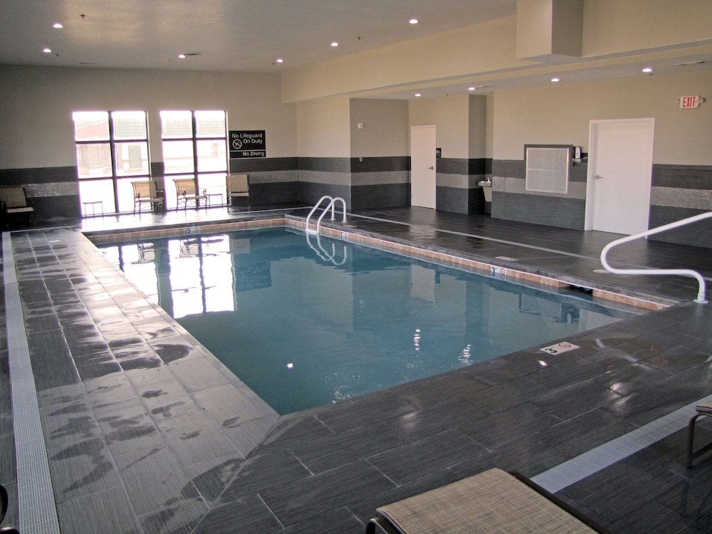 Hampton Inn McPherson KS 2/56