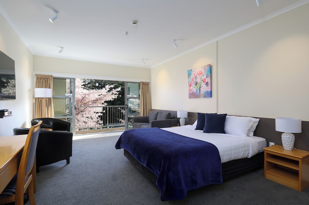 ROOM, KING BED