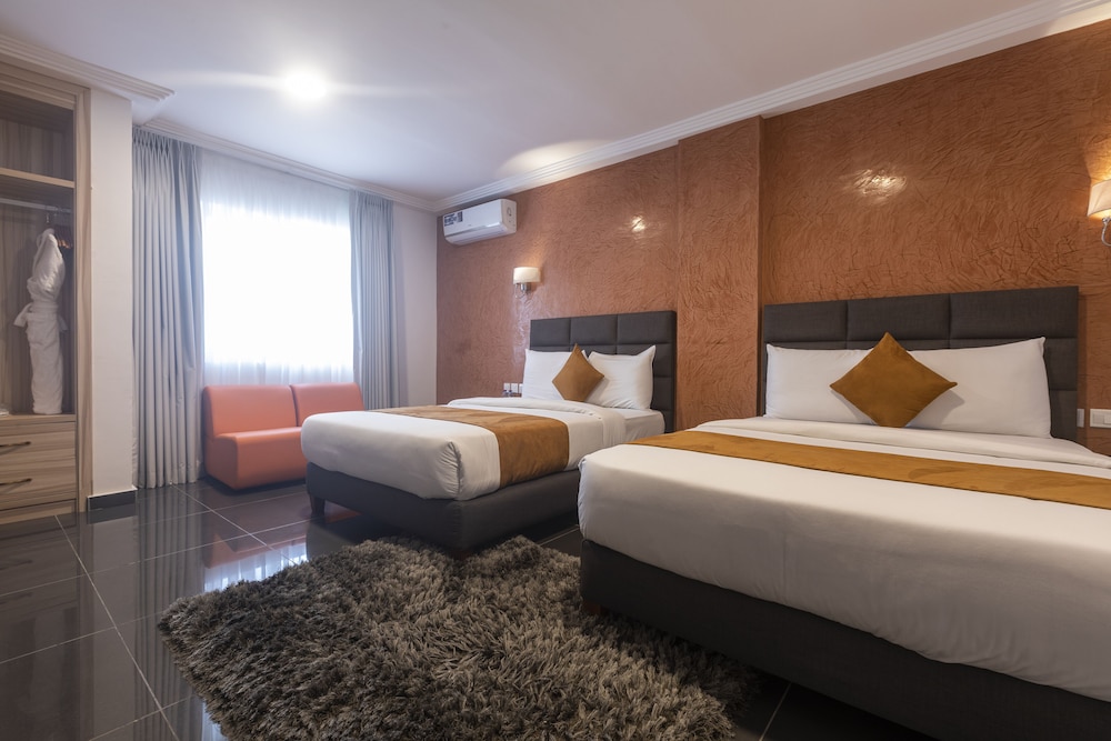 Airport View Hotel 14/40
