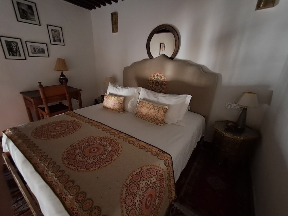 DOUBLE BED