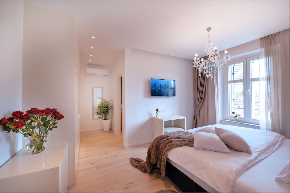 Via Porto Rooms 23/49