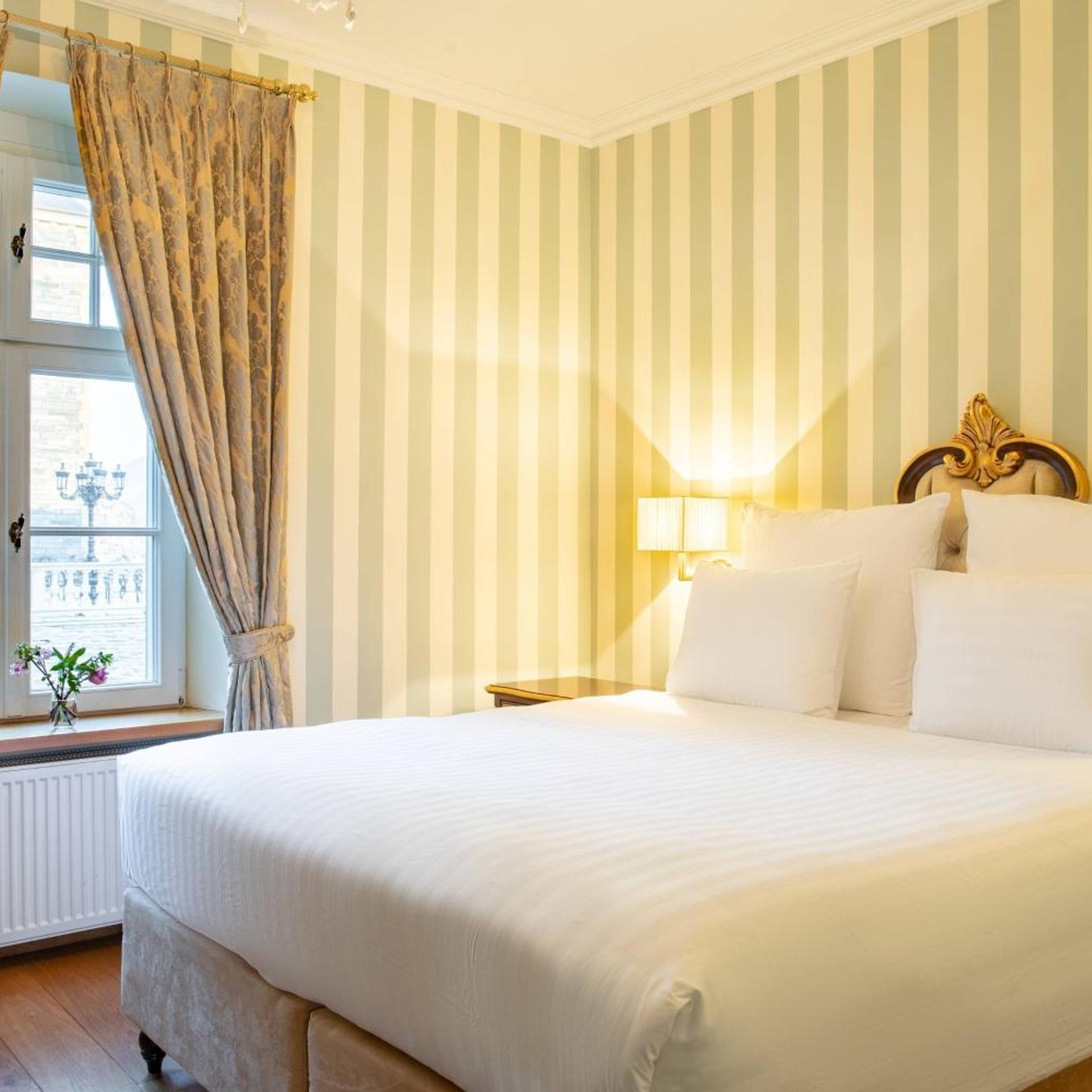 Guest Room, Cottage, House, King Bed, Garden View