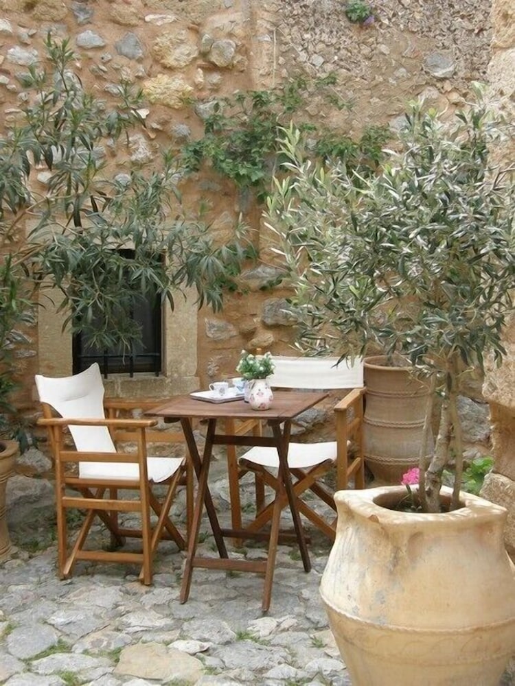 Dorovinis Monemvasia Castlehouses 8/45
