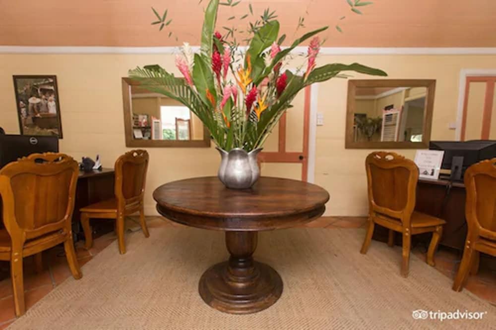 Fond Doux Holiday Plantation 68/81