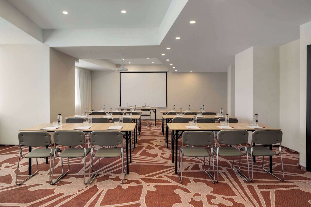 Ramada by Wyndham Bucharest Otopeni Airport 38/44