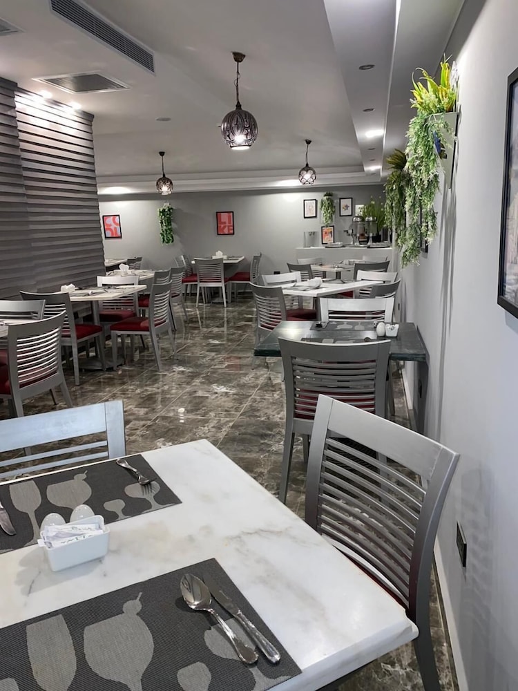 restaurant cafeteria