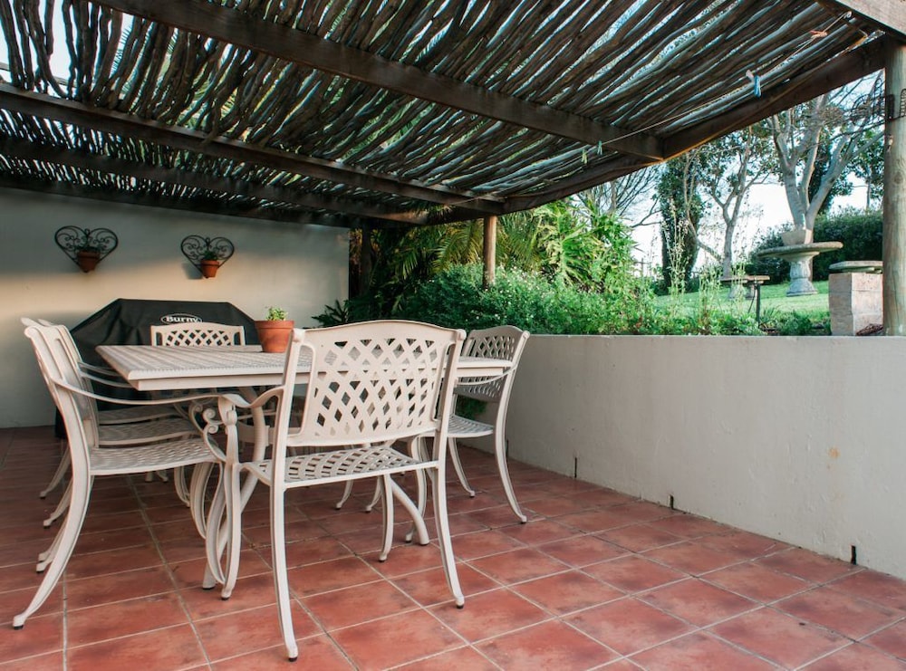 Clos Malverne Wine Estate Accommodation 4/46